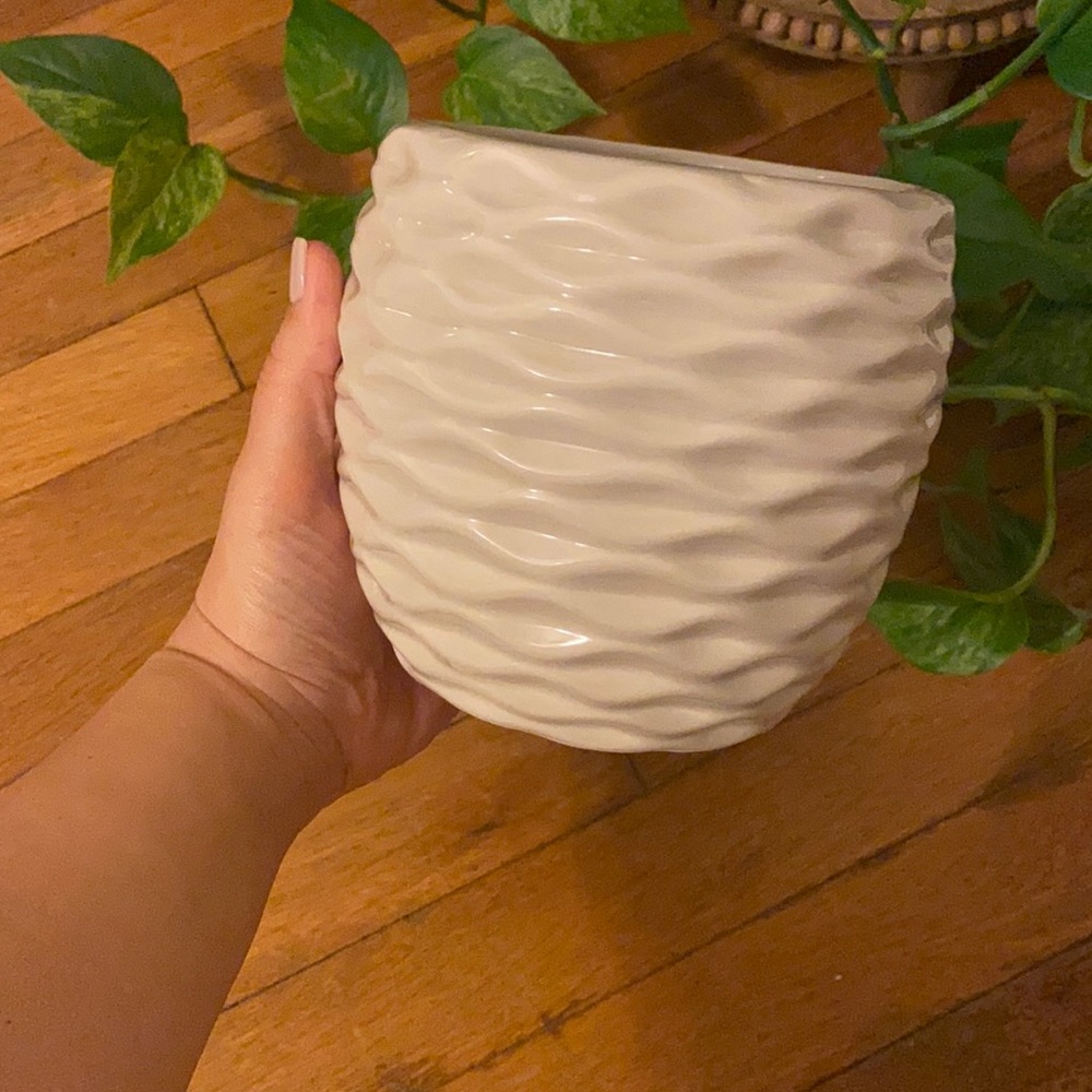 Cream Wave Planter